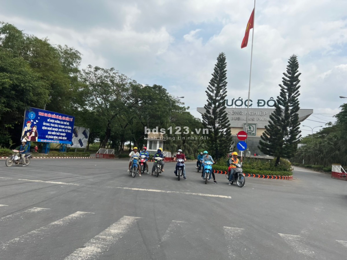 Sang gấp 2250m2(45x50) Sát KCN Phước Đông vị trí đẹp sổ hồng riêng