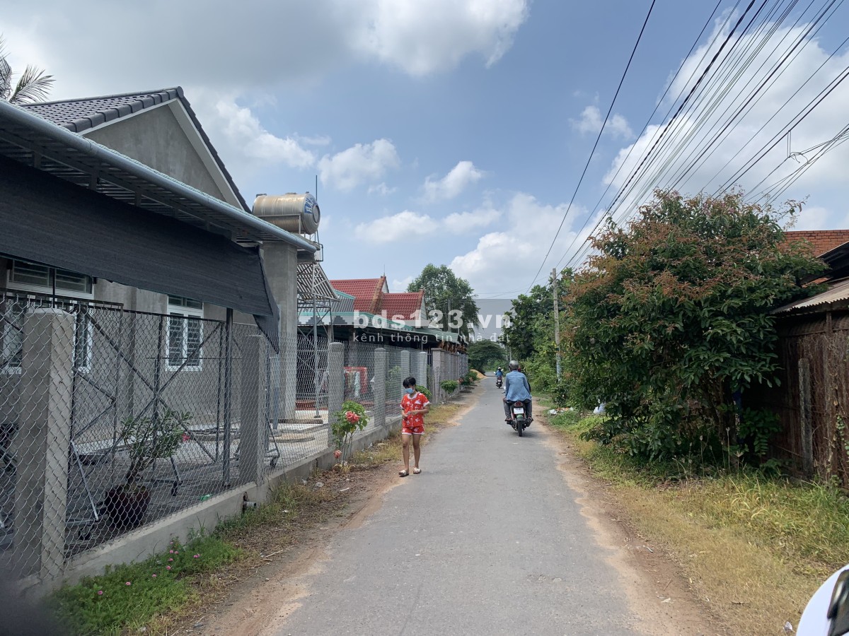 Sang gấp 2250m2(45x50) Sát KCN Phước Đông vị trí đẹp sổ hồng riêng