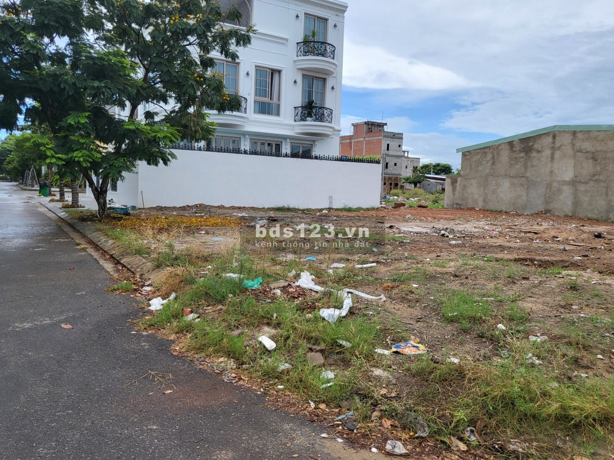 Bán 4 lô liền kề sát Hồ Tùng Mậu đường Hoà Minh 25 giá đầu tư sinh lời