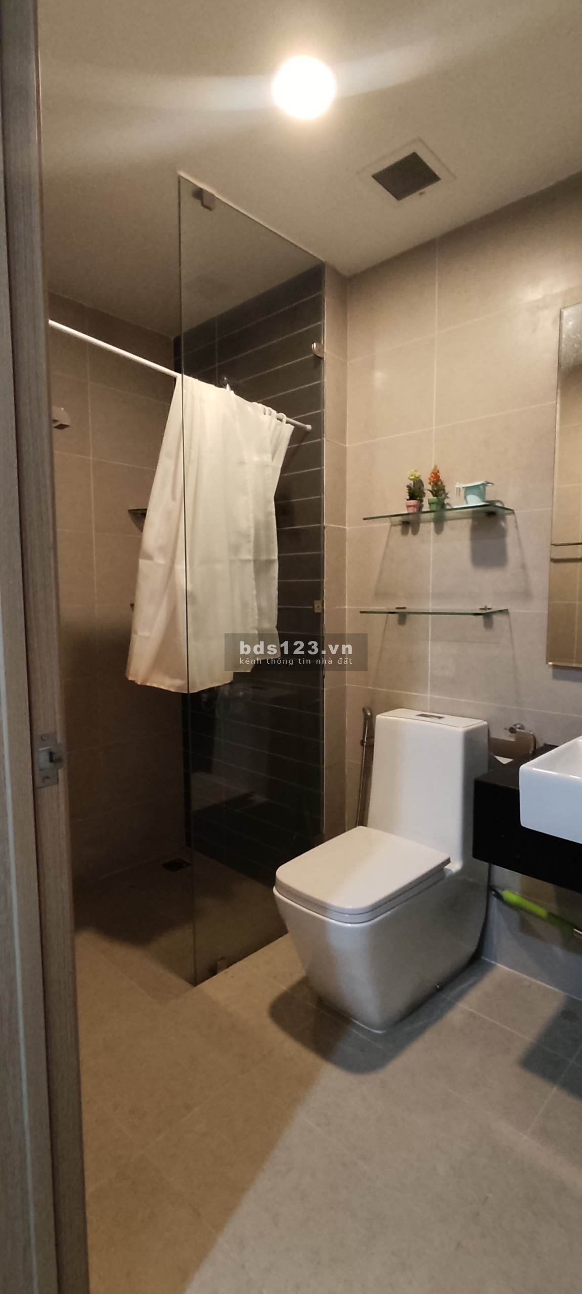 Căn Studio officetel Sunrise City View , giá thuê 12 triệu, LH: 0878162162