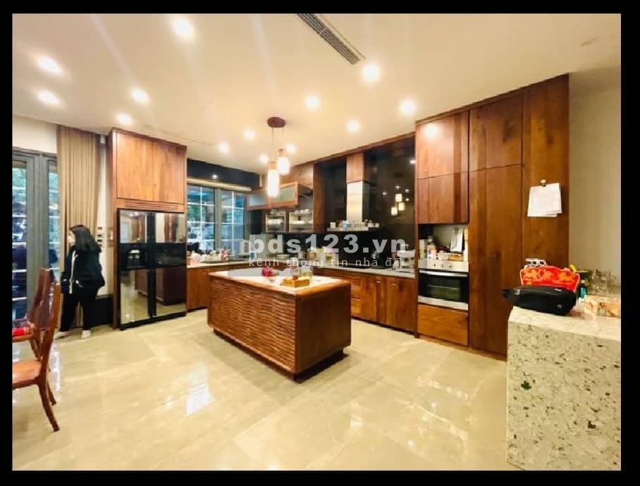 Bán biệt thự phố Hoa Lan Vinhomes Long Biên dtsd 250m2, 5 tầng, giá 76.5 tỷ
