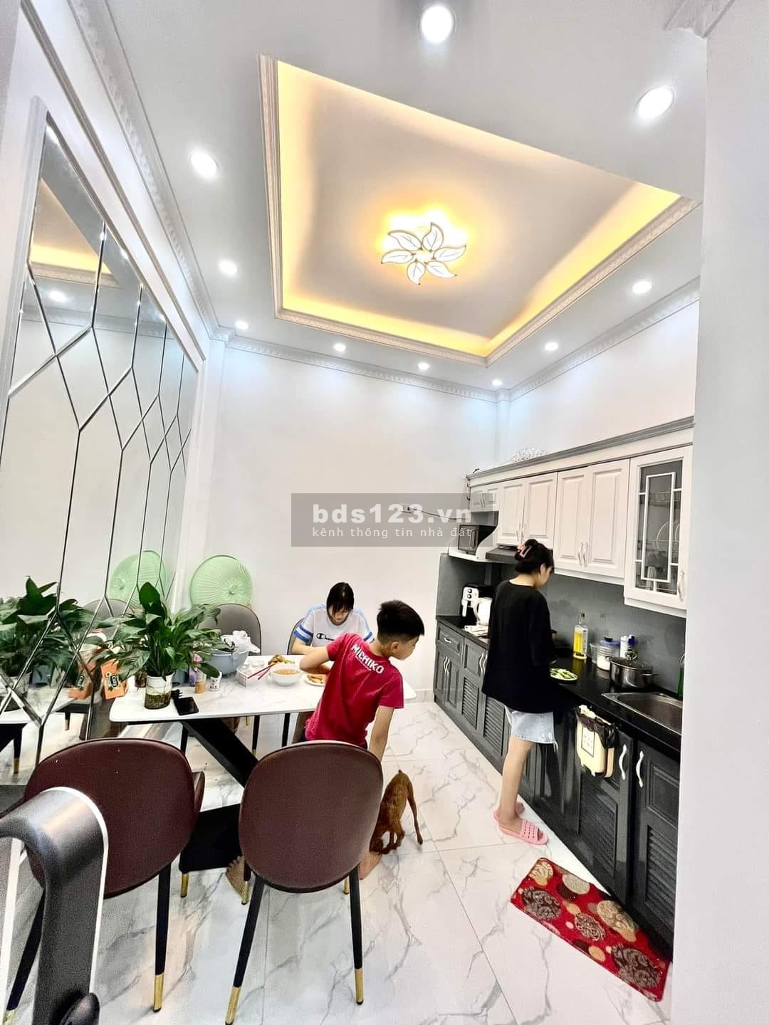 Chính chủ bán nhà lô góc 3 mặt thoáng DT 40m² x 4 tầng mặt ngõ cách phố 30m