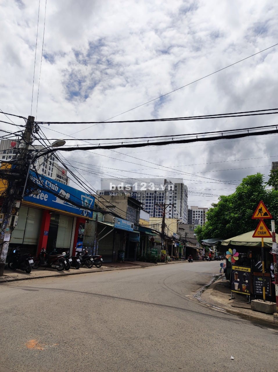 Nhà mặt tiền lớn Thạnh Xuân 13 cách mặt tiền Quốc Lộ 1A 50 đối diện bên kia đường là Gò Vấp