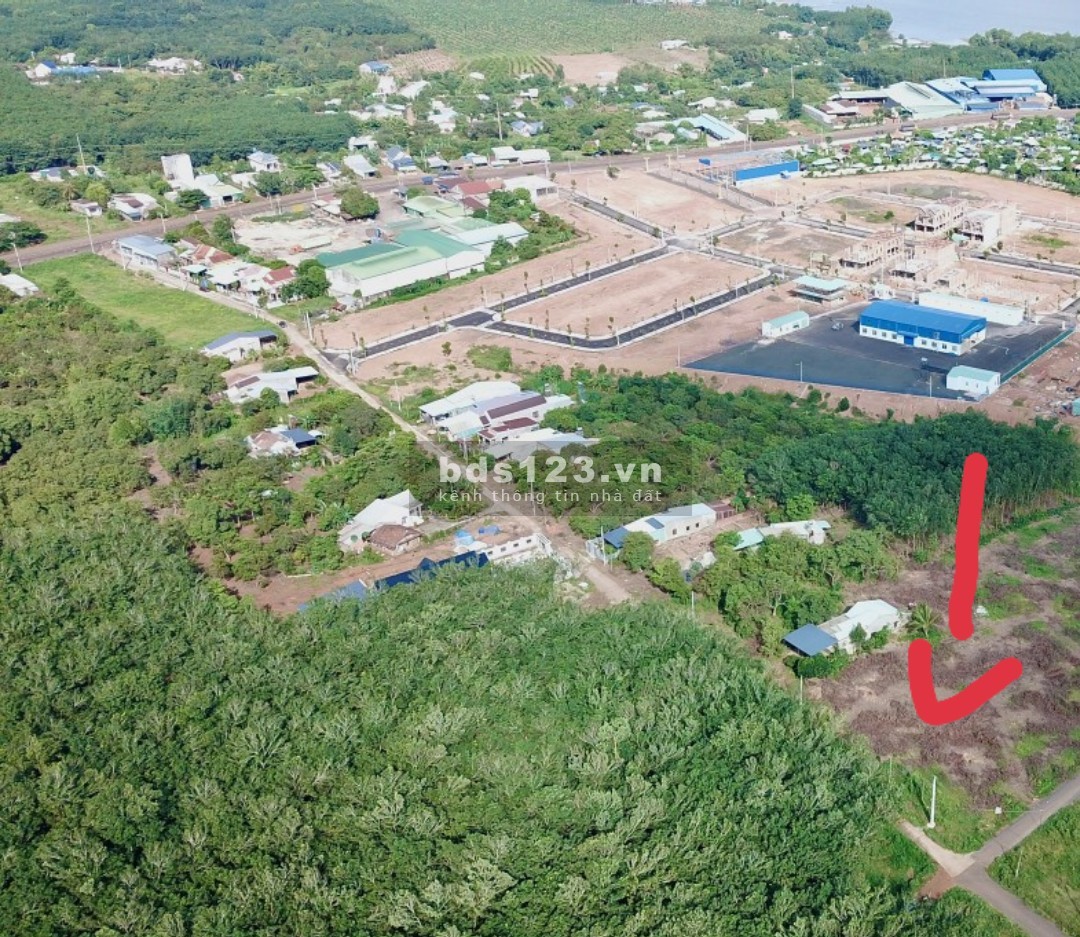 Cần bán gấp đất mặt tiền đường bê tông nhánh DT741 đi vào 400m giá F0