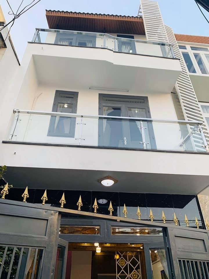Chính chủ cần tiền bán gấp nhà tại Hoàng Quốc Việt, phân lô ô tô qua nhà DT 45m² x 4 tầng giá 5,8 tỷ