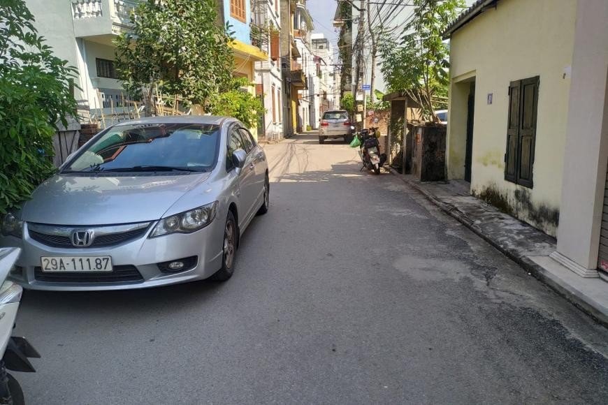 Chính chủ cần tiền bán gấp nhà tại Hoàng Quốc Việt, phân lô ô tô qua nhà DT 45m² x 4 tầng giá 5,8 tỷ
