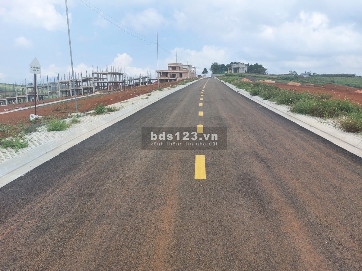 Đất nền khu dân cư mặt tiền đường tại Bảo Lộc sổ sẵn từng nền, lh 0879579925