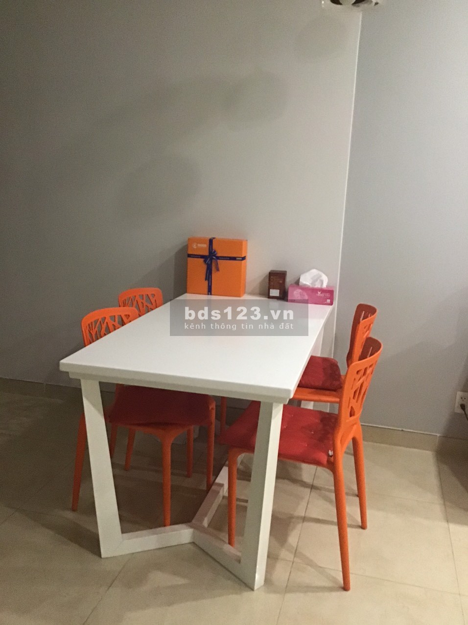 Một mình ở chung cư 2 PN diện tích 68m2 share lại 1 PN toilet riêng
