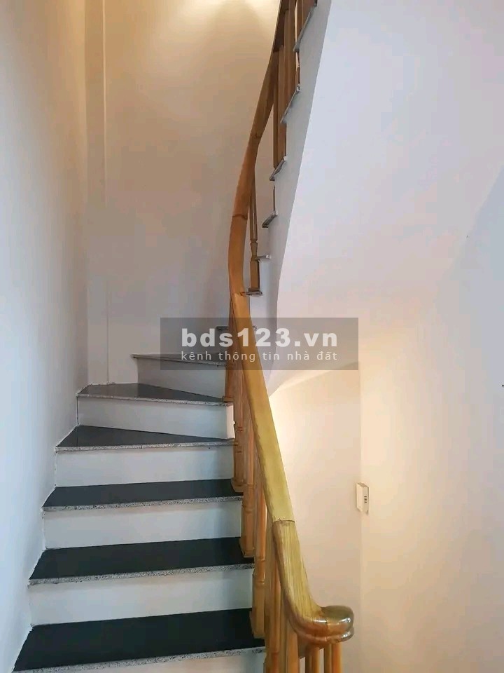 Bán nhà Bà Triệu 3 tầng đúc giá 5.3 tỷ phân lô Vip vài bước là ra phố Lê Lợi