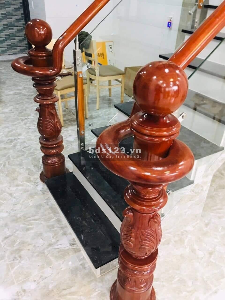 Bán nhà ngay chợ Thủ Đức cách mặt tiền 30m diện tích 42m², giá bán 3,8 tỷ