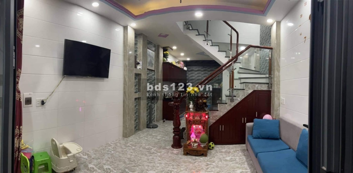 Bán nhà ngay chợ Thủ Đức cách mặt tiền 30m diện tích 42m², giá bán 3,8 tỷ