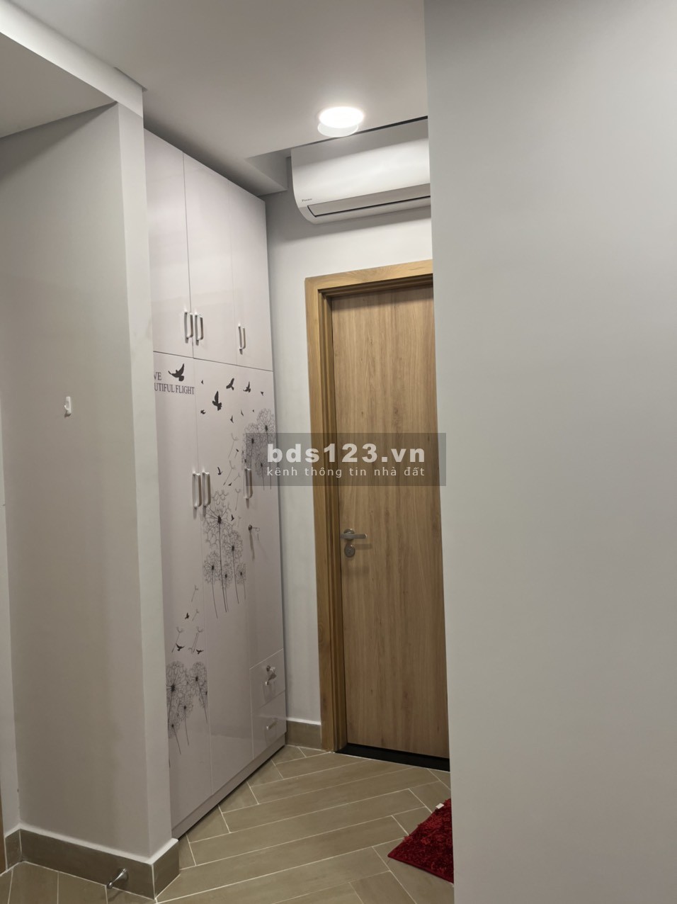 Chủ cần bán gấp căn hộ view biển tầng cao,2 PN, 2WC, cách biển chỉ vài bước chân, bãi tắm dài 400m.