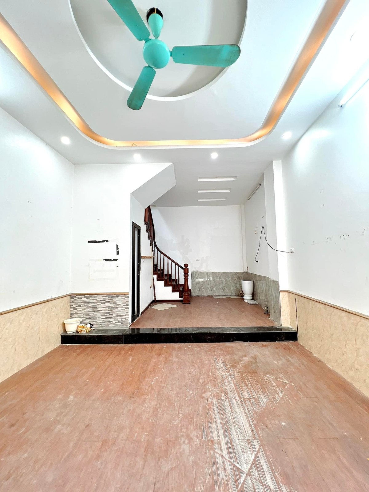 Nguyễn Hoàng 40m2x5T ô tô qua ngõ thông, cực đông kinh doanh đỉnh gia chỉ 5,3 tỷ