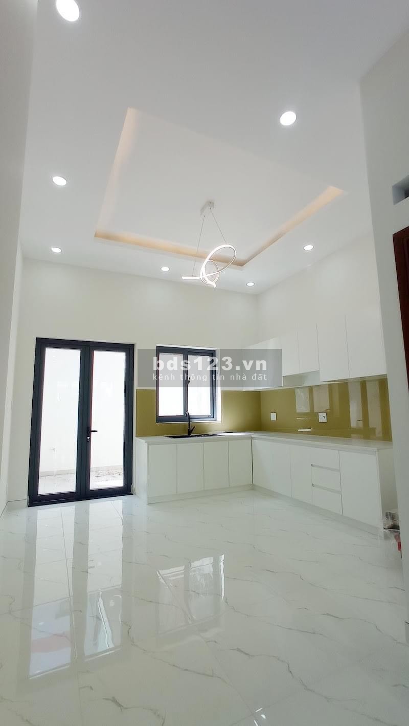 Bán nhà Tân Phú 3 tầng bê tông cốt thép diện tích dt 80m2 vuông vức, xe hơi vào nhà giá 7.99 tỷ