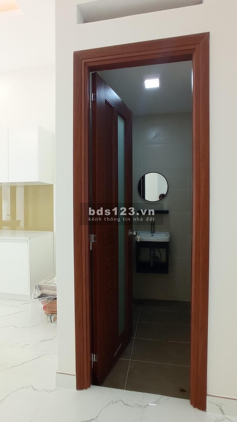 Bán nhà Tân Phú 3 tầng bê tông cốt thép diện tích dt 80m2 vuông vức, xe hơi vào nhà giá 7.99 tỷ