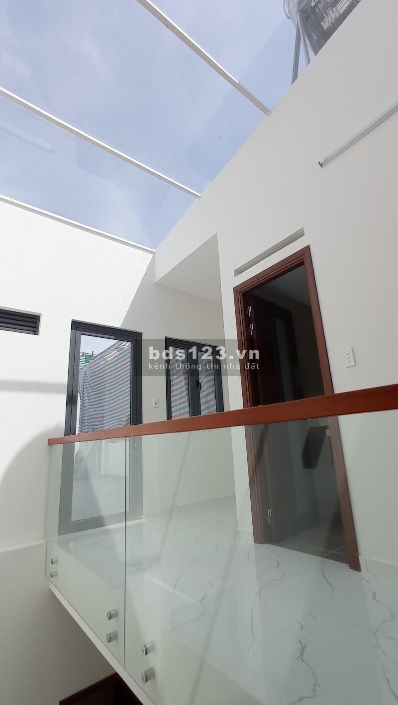 Bán nhà Tân Phú 3 tầng bê tông cốt thép diện tích dt 80m2 vuông vức, xe hơi vào nhà giá 7.99 tỷ