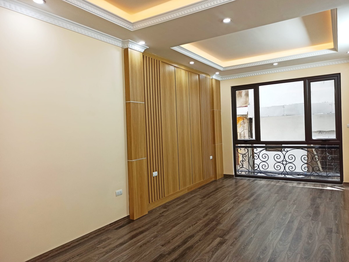 Bán nhà đẹp 5 tầng Xuân La gần hồ sát chợ ngõ thông giá chỉ nhỉnh 4 tỷ