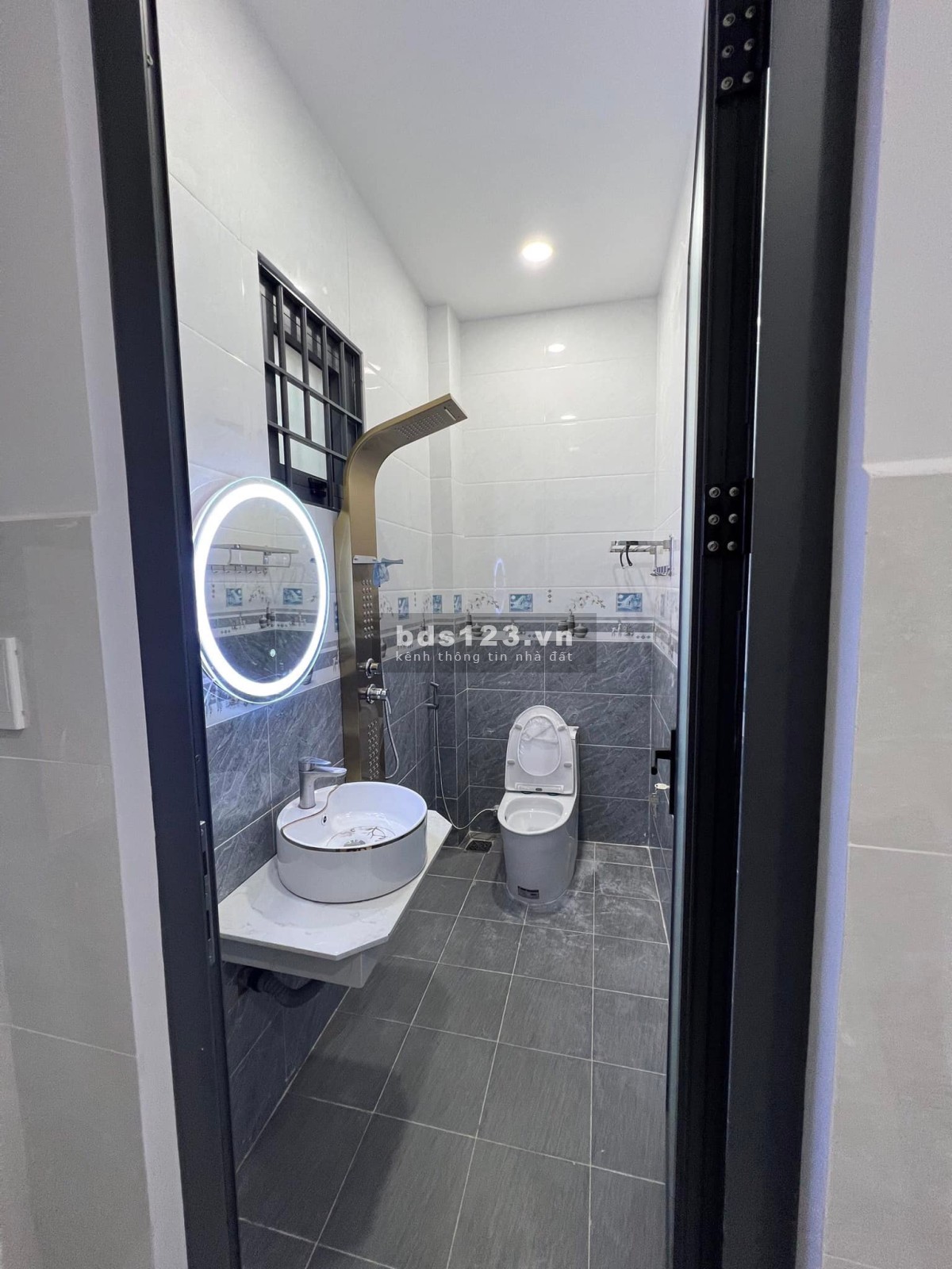 Bán gấp nhà, Linh Chiểu, Thủ Đức, 48m2, 2 tầng mới, Hẻm xe hơi, 3 tỷ4.