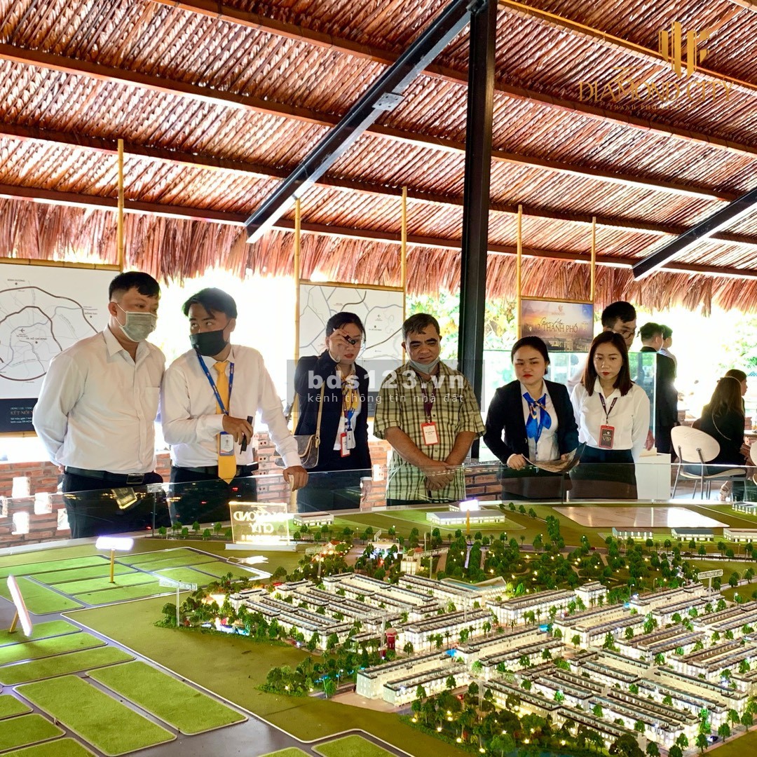 Bán đất nền dự án khu đô thị ngay mặt tiền vành đai 4 Đức Hòa, Long An. Giá cả phải chăng.