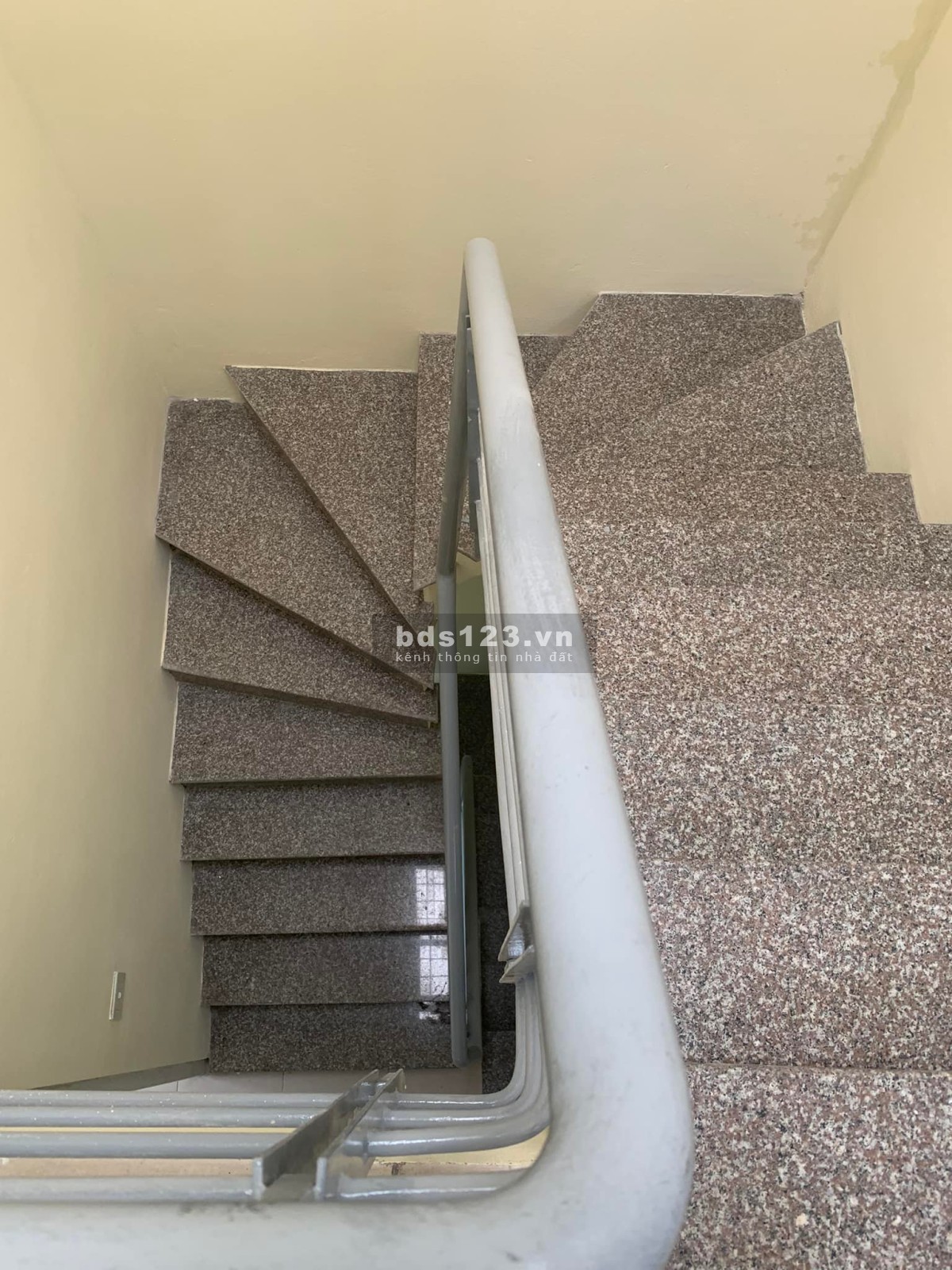 Chỉ 2,7 tỷ bạn sẽ sở hữu ngay căn nhà Minh Khai, Hai Bà Trưng 34m2 x 4 tầng, mặt tiền 3m.
