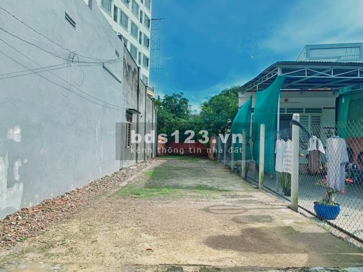 Bán đất gấp đất nằm dọc theo QL22