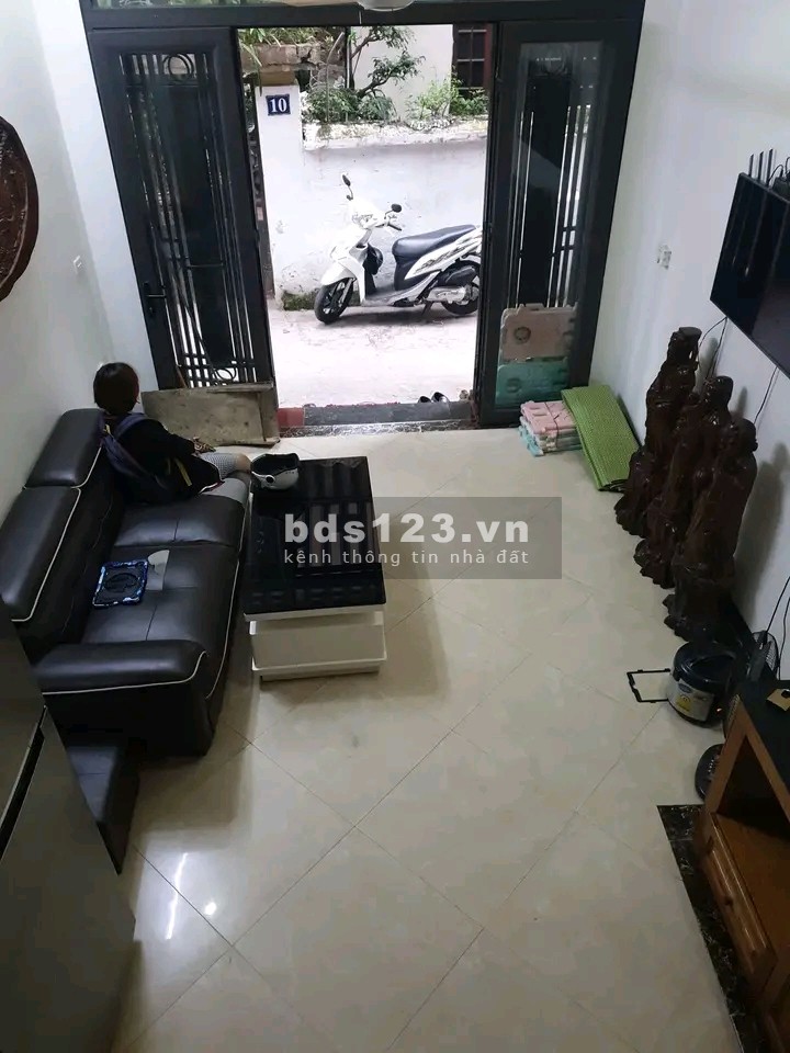 Lô góc ngõ thông thoáng nhà như mới gần ô tô không 1 lỗi nhỏ, khu an ninh