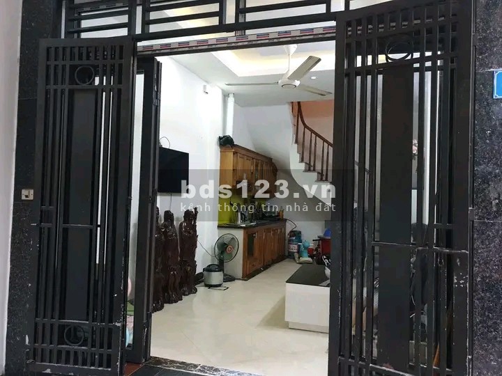 Lô góc ngõ thông thoáng nhà như mới gần ô tô không 1 lỗi nhỏ, khu an ninh