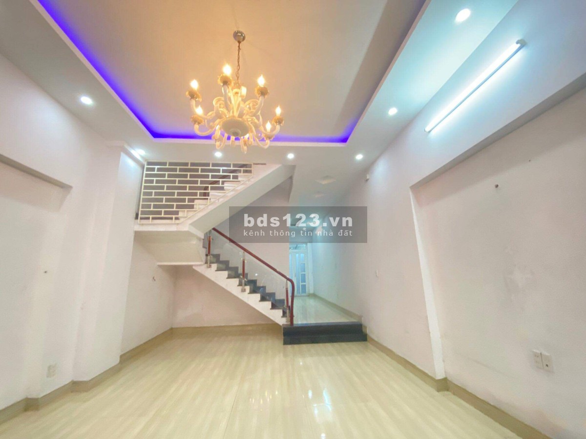 Cho thuê nhà nguyên căn cách cổng C cảng cát lái 200m liên hệ 0988628089