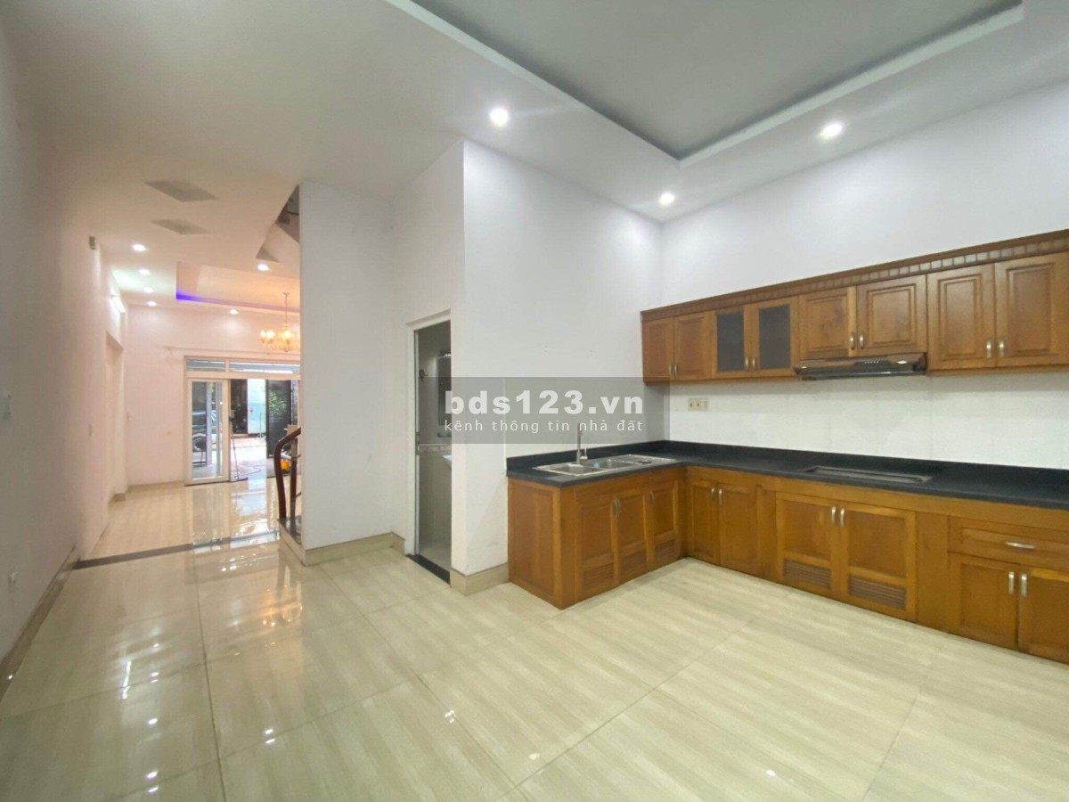 Cho thuê nhà nguyên căn cách cổng C cảng cát lái 200m liên hệ 0988628089