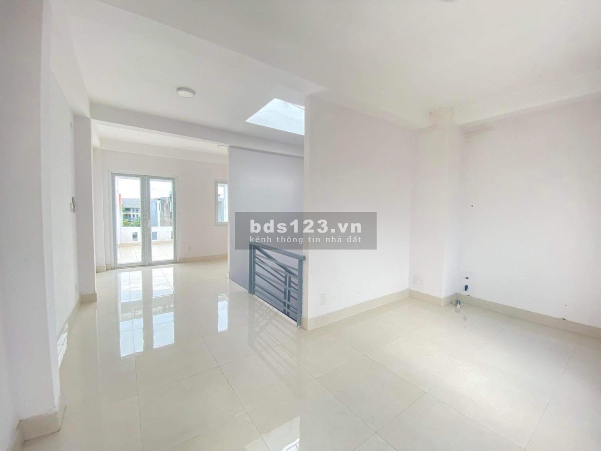 Cho thuê nhà nguyên căn cách cổng C cảng cát lái 200m liên hệ 0988628089