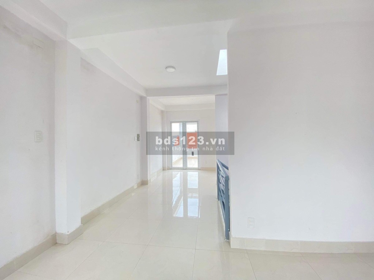 Cho thuê nhà nguyên căn cách cổng C cảng cát lái 200m liên hệ 0988628089