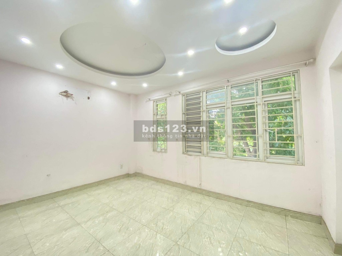 Cho thuê nhà nguyên căn cách cổng C cảng cát lái 200m liên hệ 0988628089