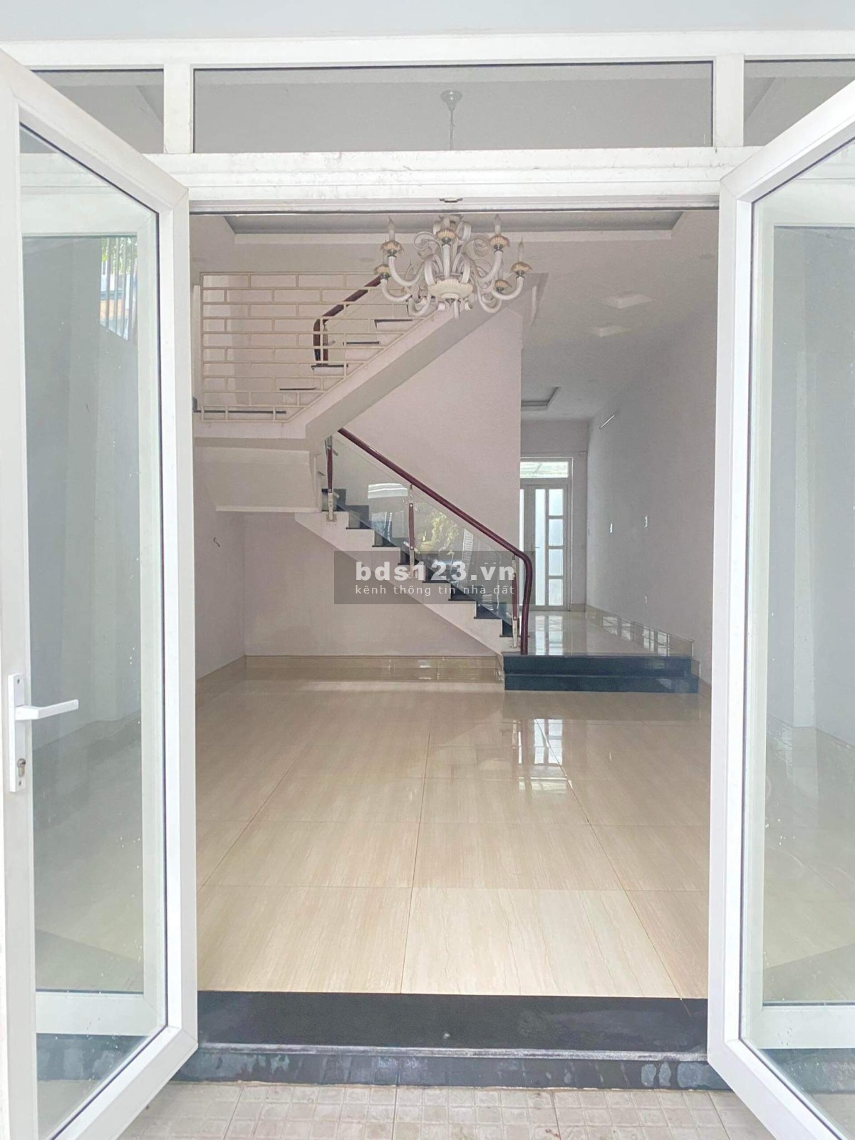 Cho thuê nhà nguyên căn cách cổng C cảng cát lái 200m liên hệ 0988628089