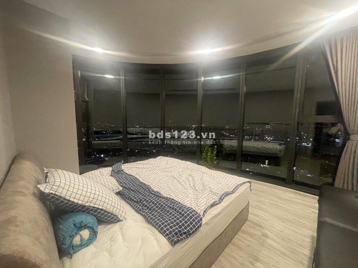 Căn hộ bán cho người nước ngoài 2PN, dự án Vinhomes Golden River Ba Son.