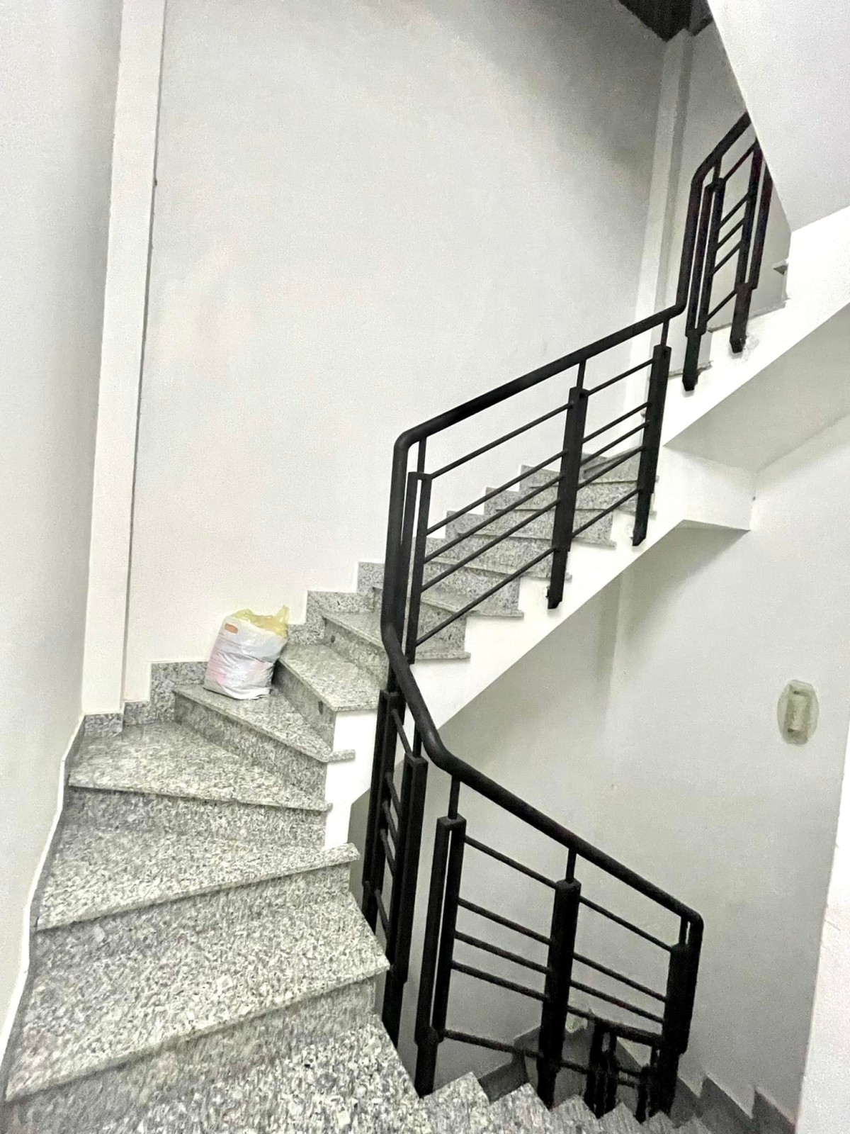Bán nhà Quận 7 gần mặt tiền Huỳnh Tấn Phát ngang 5, 3 tầng, đang cho thuê 15tr/tháng, nhỉnh 5 tỉ