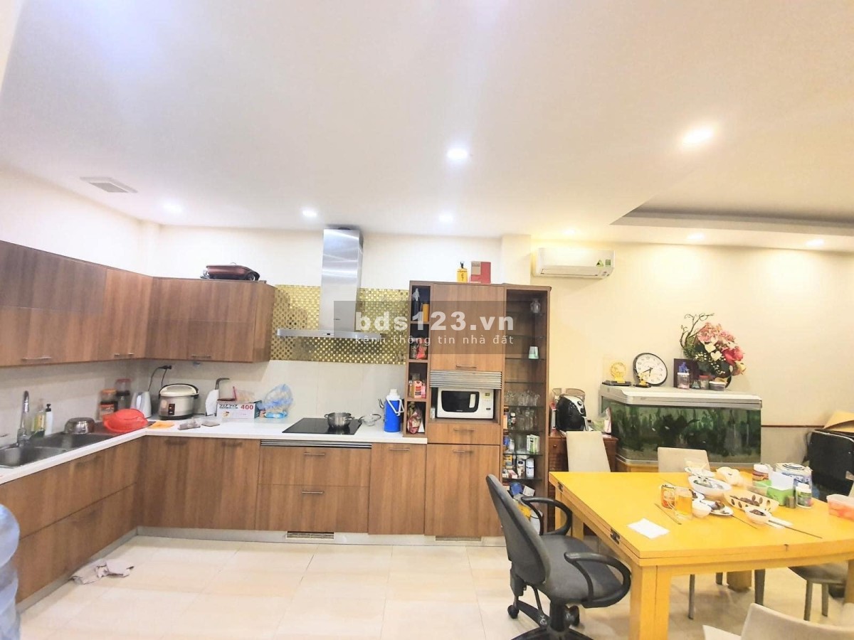 Nhà 35m2, 3 tầng, mặt tiền 4,5m, 4,7 tỷ, 3 phòng ngủ. - Vị trí nhà đẹp.
