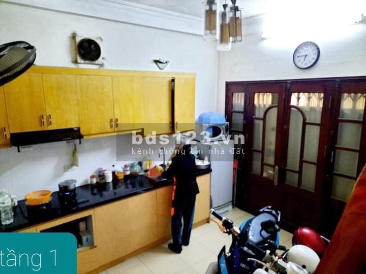 Nhà đẹp phố Tây Sơn, Đống Đa DT 22m² x 5 tầng giá chỉ 2,3 tỷ đồng LH 0975258510
