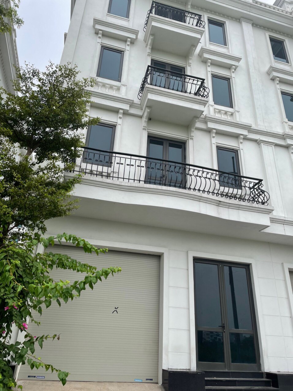 Bán căn Liền kề xẻ khe góc, 2 mặt thoáng, nhà 5 tầng vừa ở vừa kinh doan thuận tiện, sở hữu lâu dài