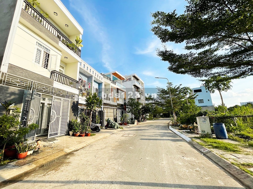 Tôi cần bán đất MT Gò Dưa, Tam Bình, Thủ Đức 100m2, SHR giá chỉ 2.3 tỷ, thổ cư 100%, XDTD