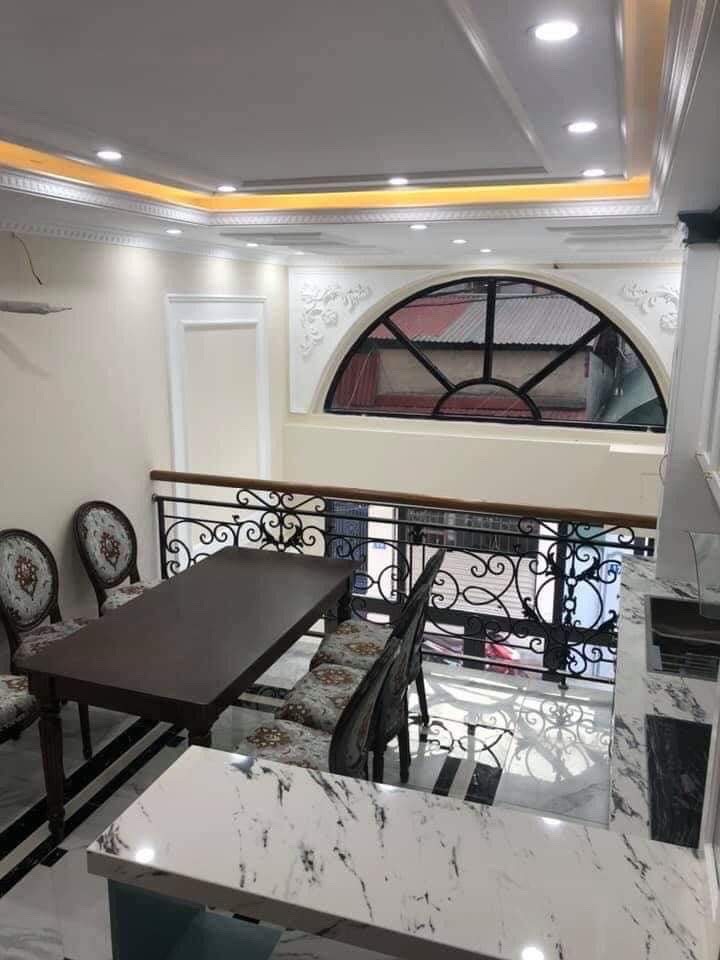 Bán nhà Nguyễn Văn Cừ diện tích 35m2 5 tầng lô góc ngõ thông 3 gác giá 3.8 tỷ