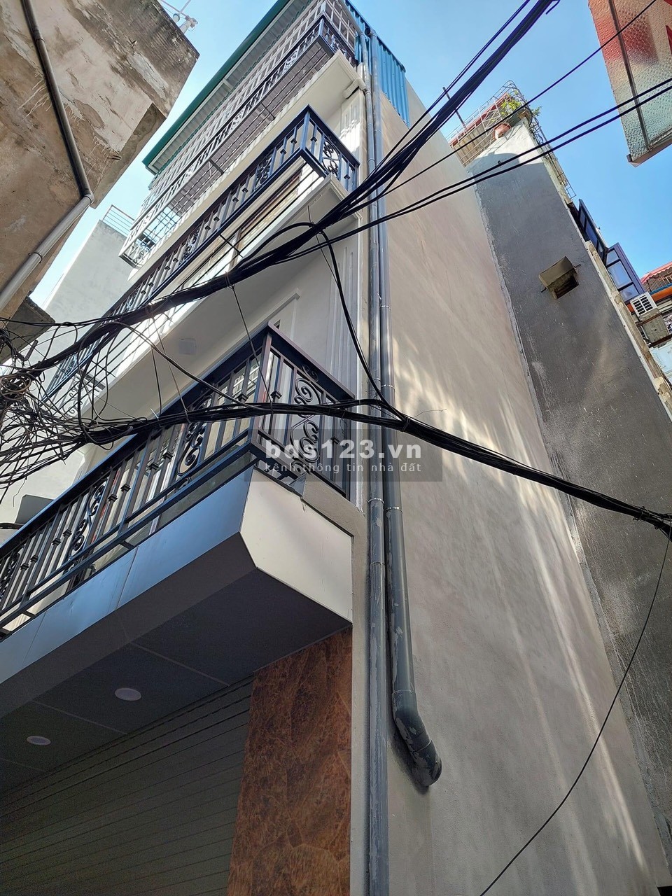 Nhà 35m2, 3 tầng, mặt tiền 4,5m, 4,7 tỷ, 3 phòng ngủ. - Vị trí nhà đẹp.