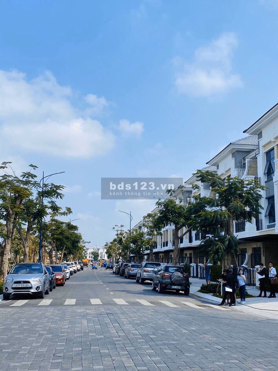 Chính chủ bán gấp nhà phố kế góc, Verosa Park Quận 9, giá tốt đối diện công viên
