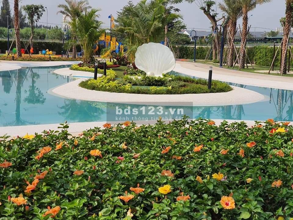 Chính chủ bán gấp nhà phố kế góc, Verosa Park Quận 9, giá tốt đối diện công viên