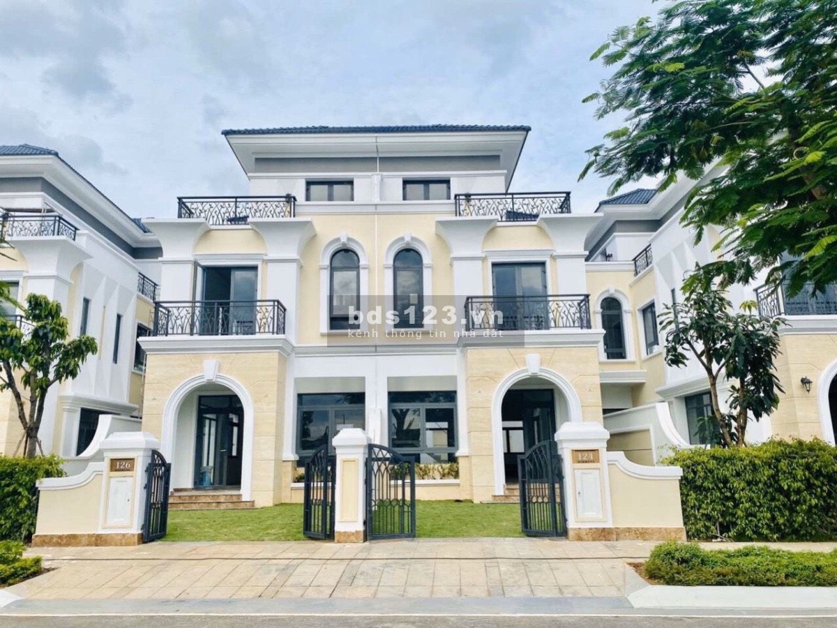 Chính chủ bán gấp nhà phố kế góc, Verosa Park Quận 9, giá tốt đối diện công viên