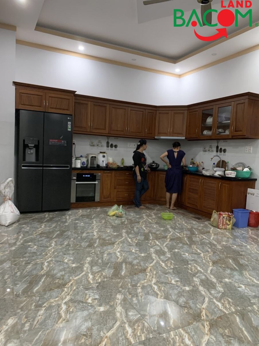 Bán nhà 1 trệt 1 lầu ngang 7m đường xe hơi gần bệnh viện Đồng Nai lh 0762222220