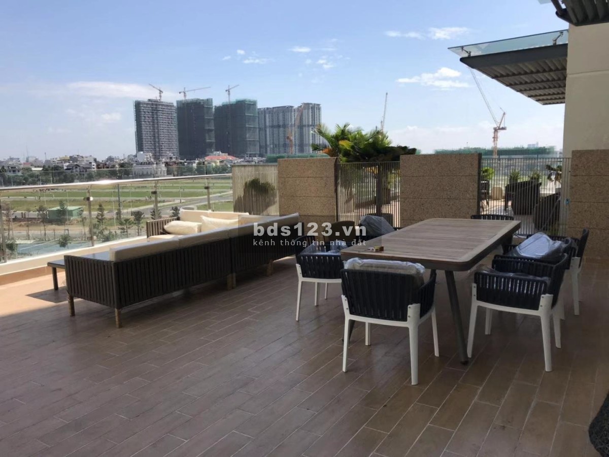 Sân vườn rộng rãi, Không khí thoáng mát. Căn 3pn tại Đảo Kim Cương, diện tích 180m2. 0902.0506.43