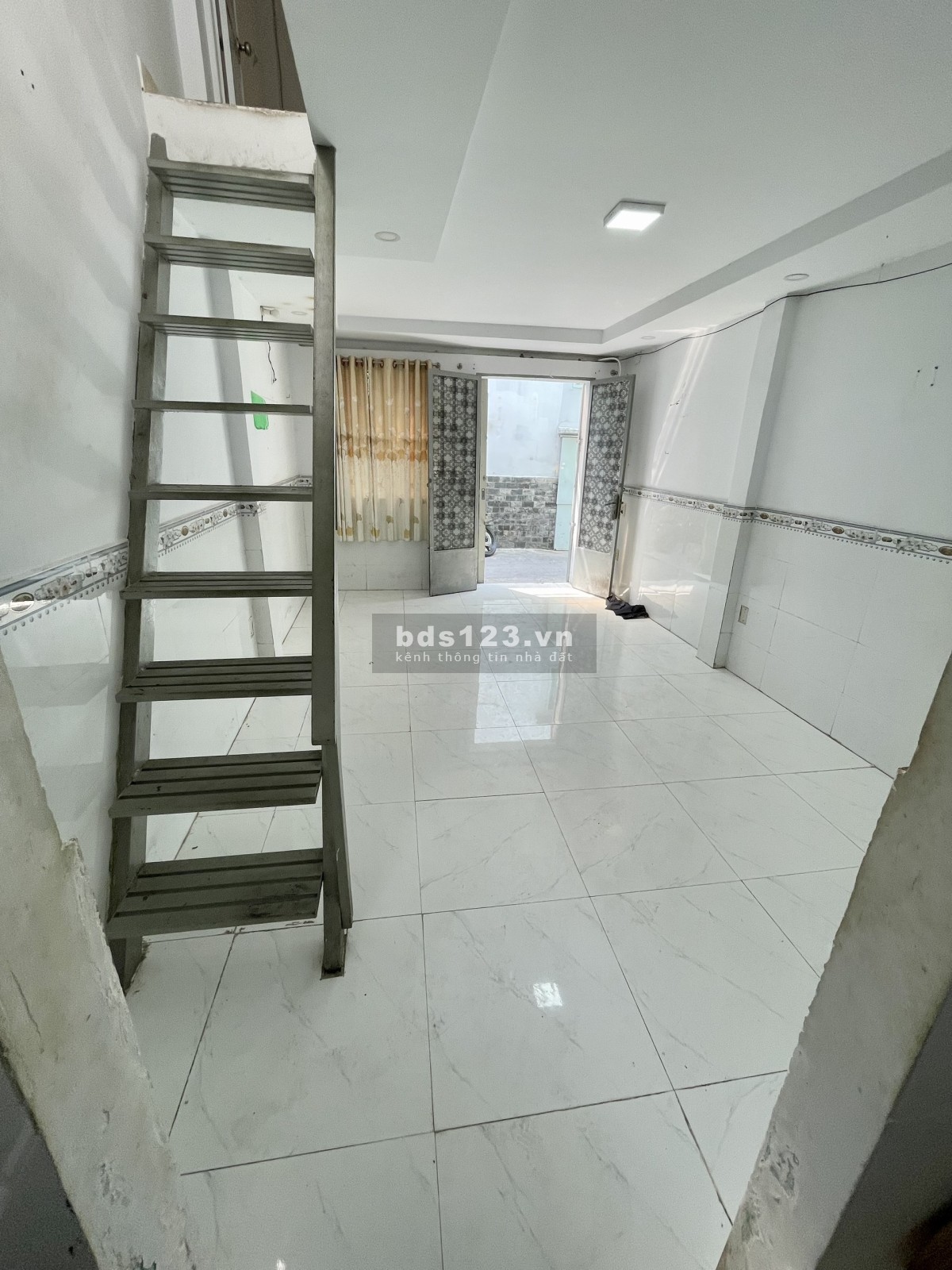 Bán nhà số 37C đường Phùng Chí Kiên Tân Phú, giá 2.82 tỷ, khu dân cư đông