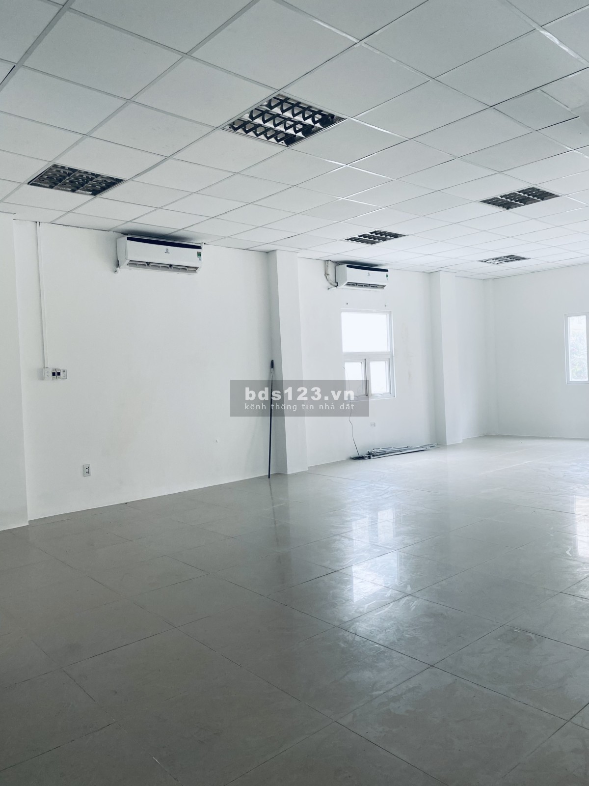 Văn phòng siêu hot siêu rẻ còn đúng sàn 95m2 nằm đoạn 2 chiều đường Võ Văn Tần, Quận 3.