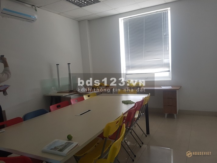 Cho thuê văn phòng 20m2 cho 5-7 nhân viên đường Cách Mạng Tháng 8, Quận 3