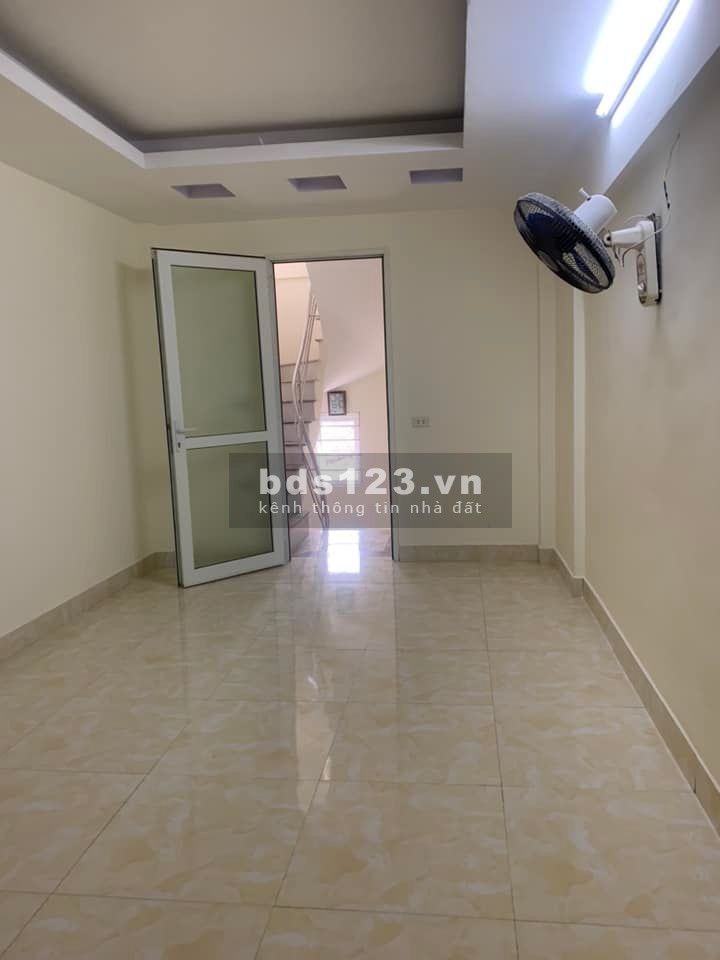 Chỉ 2.95 tỷ có ngay nhà phố Lĩnh Nam, Hoàng Mai 35m2 x 4 tầng, MT 3.2m .
